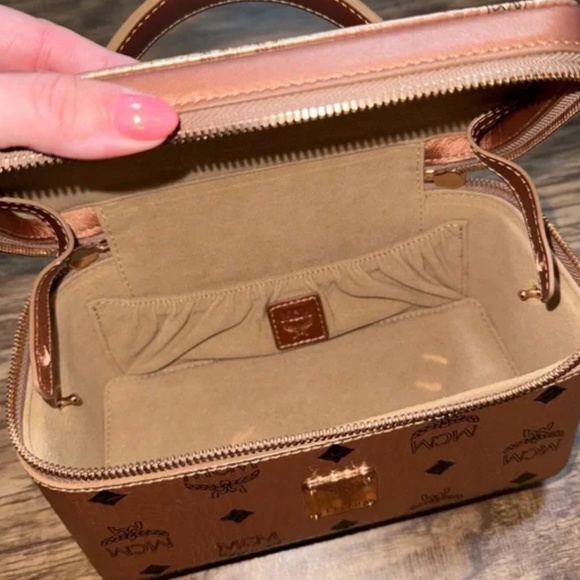 Rare MCM Rockstar Rose Gold Metallic Monogram Vanity Case Bag - Picture 3 of 10